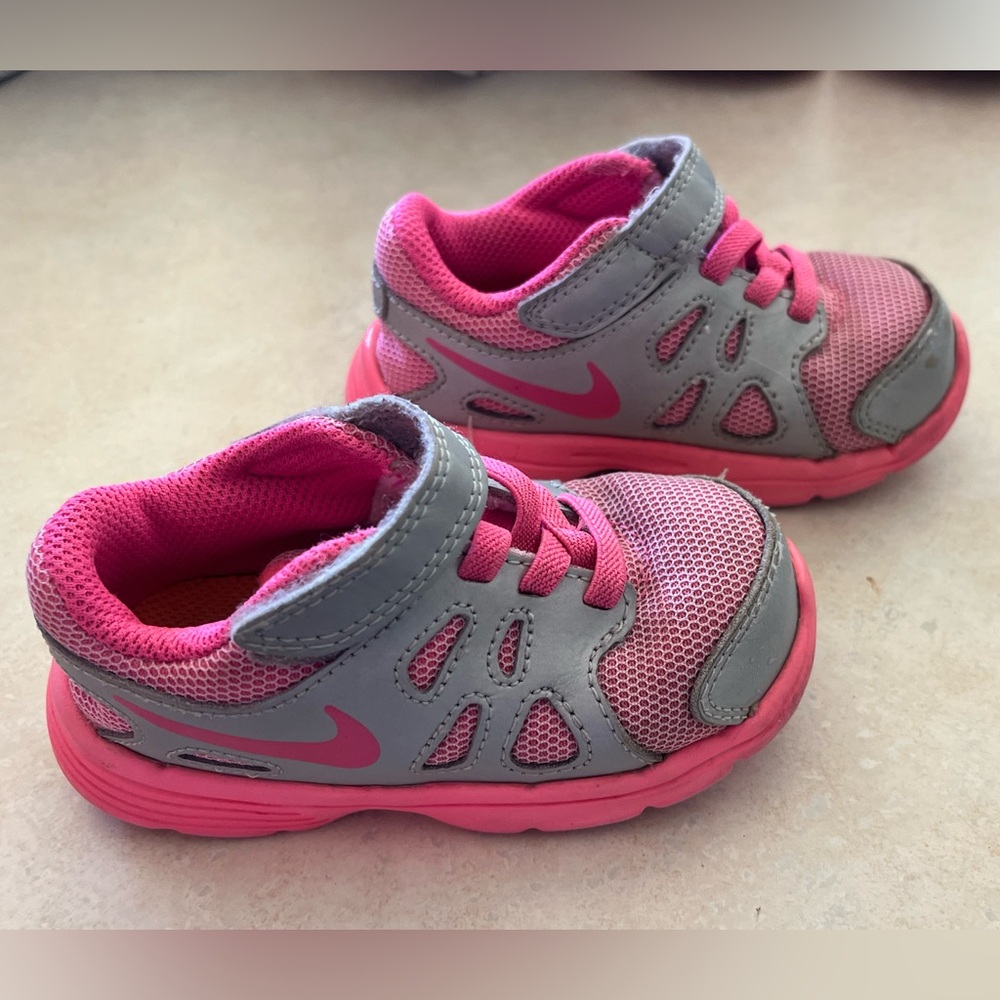 Nike Kids Sneakers Size 6C Pink